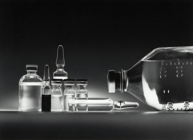 Illustration of cancer cells communicating through metabolic signals in the tumor environment