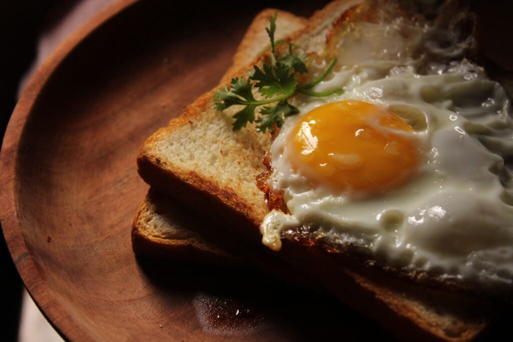 Whole eggs served with spinach and whole-grain toast, illustrating how nutrient-rich foods can support overall brain health.