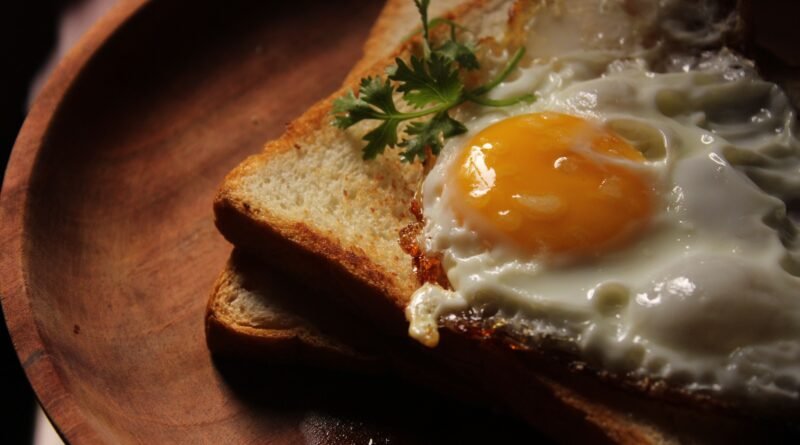 Whole eggs served with spinach and whole-grain toast, illustrating how nutrient-rich foods can support overall brain health.